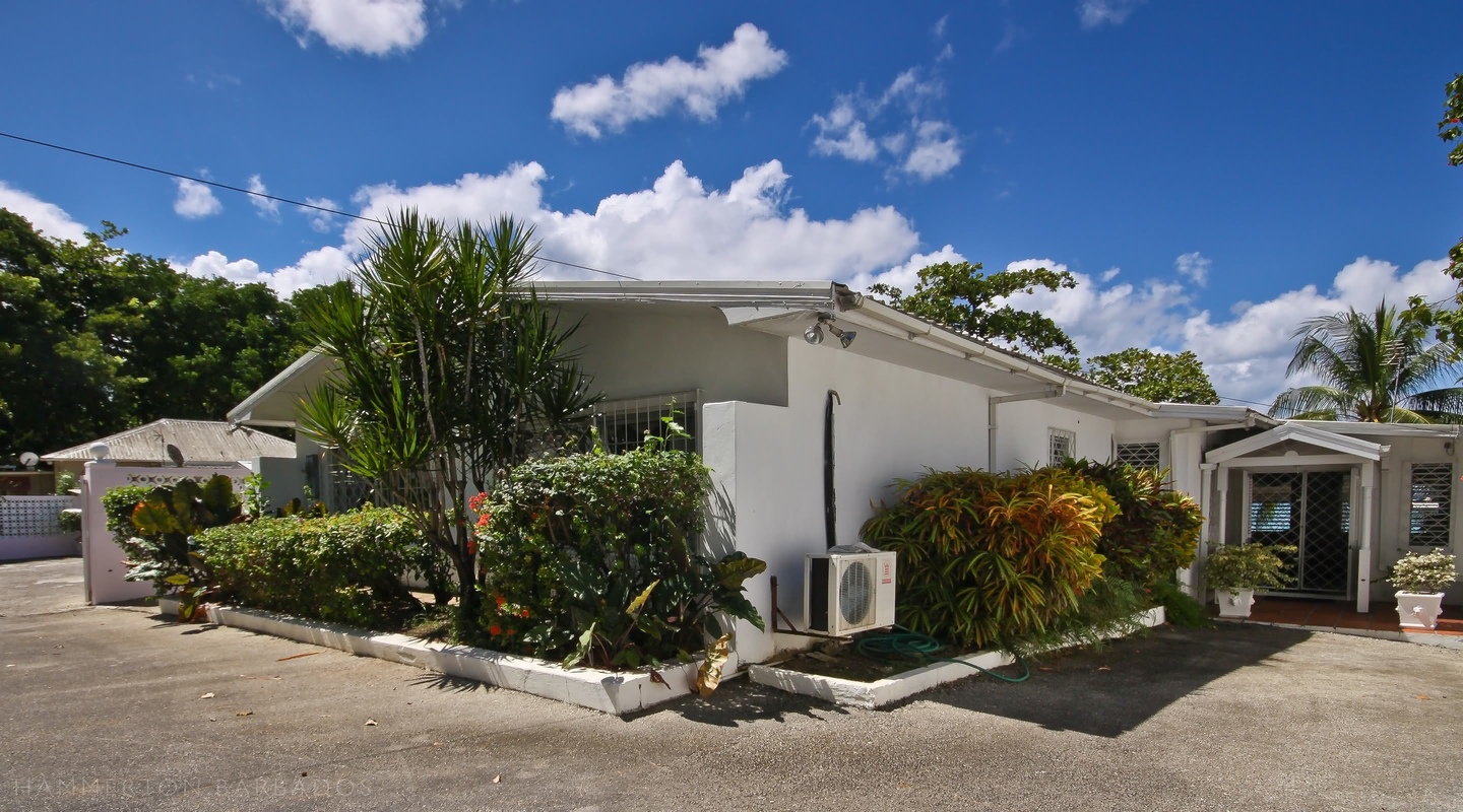Aquamarine villa in Mullins, Barbados
