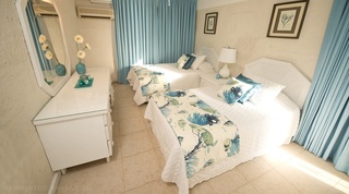 Bora Bora Upper apartment in Paynes Bay, Barbados