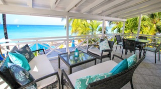 Bora Bora Upper apartment in Paynes Bay, Barbados