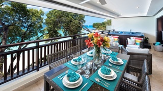 Coral Cove 11 apartment in Paynes Bay, Barbados