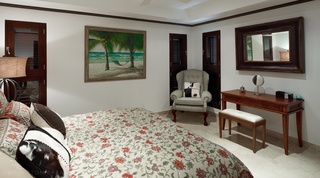 Coral Cove 12 apartment in Paynes Bay, Barbados