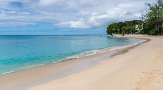 Breaking waves under a cloudy sky at Coral Cove 14 – Crowsnest in Barbados, Paynes Bay curving toward a wooded point