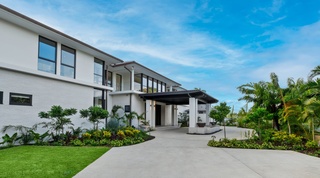 One Beachlands villa in Holetown, Barbados