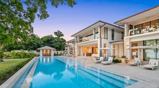 One Beachlands villa in Holetown, Barbados