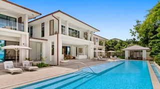 One Beachlands villa in Holetown, Barbados