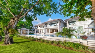 One Beachlands villa in Holetown, Barbados