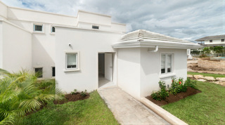 Single-storey garden wing with hip roof and lawn at Westmoreland Hills 25, St. James, Barbados